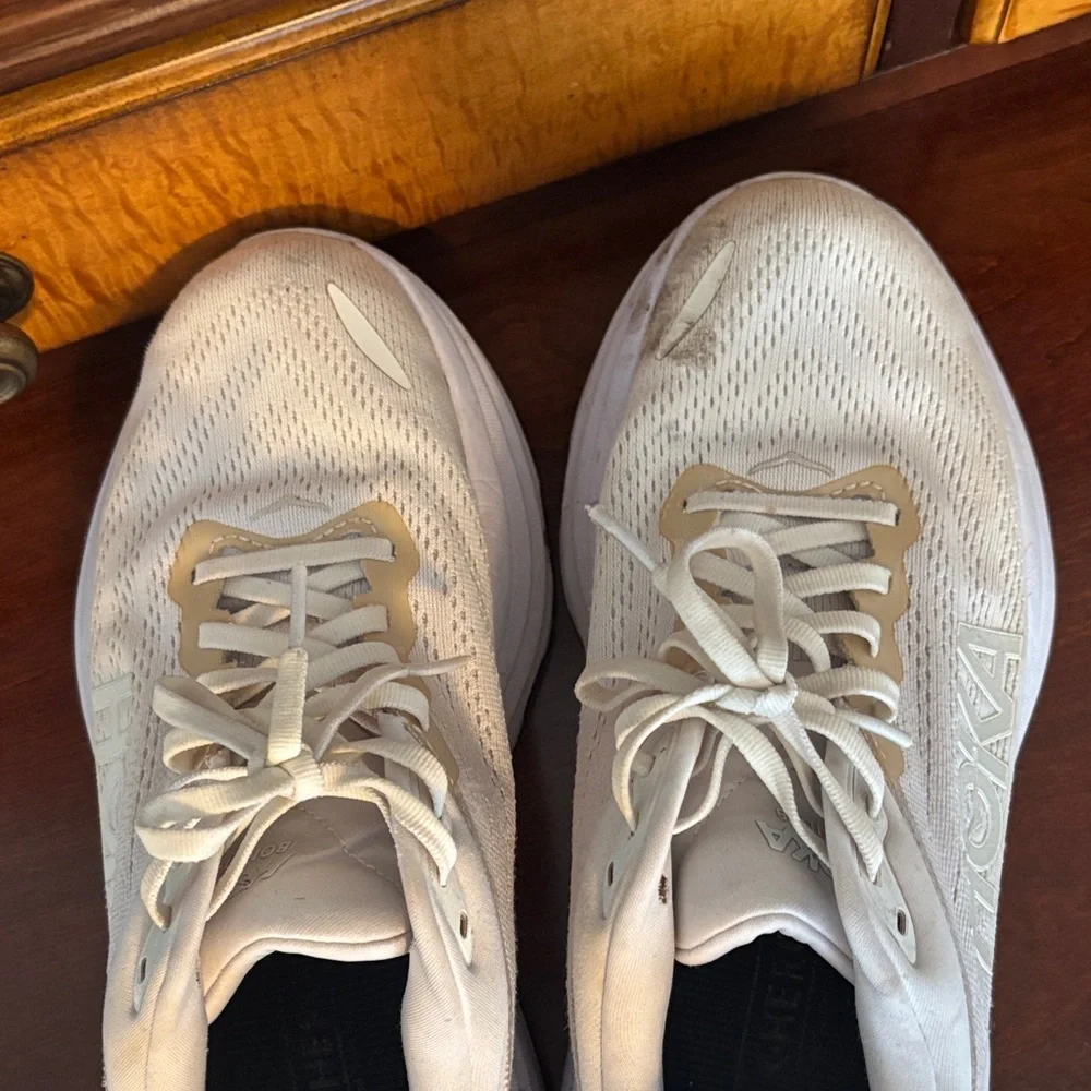 Hoka 9.5 women’s Bondi 8 Athletic Sneakers - Picture 4 of 6